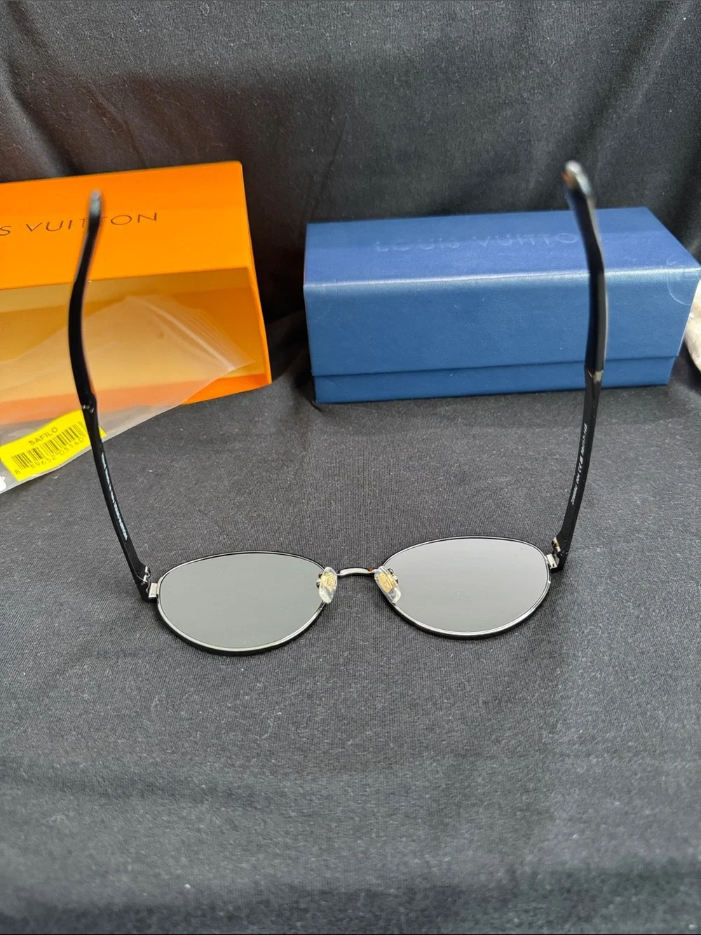 New Louis Vuitton black men’s Sunglasses in Branded Case & Box